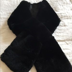 Real fur black scarf